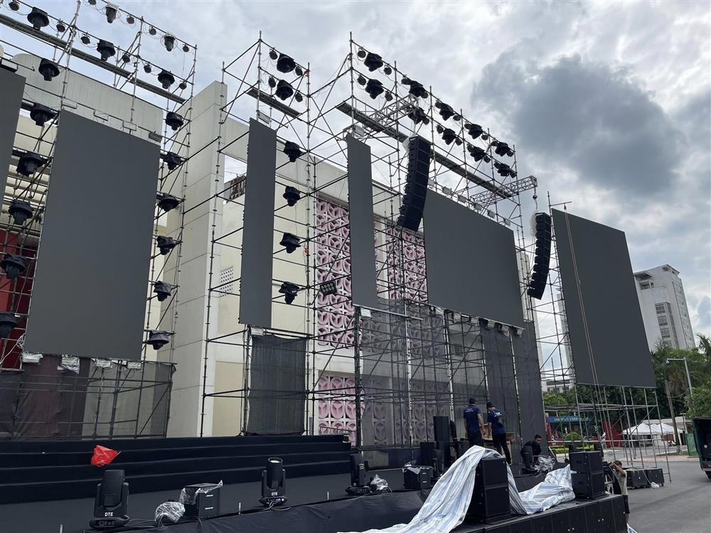 LẮP ĐẶT HỆ THỐNG ÂM THANH LIVESHOW "The East Live Concert Hạ" tại Nhà văn hóa Lao động tỉnh Nghệ An